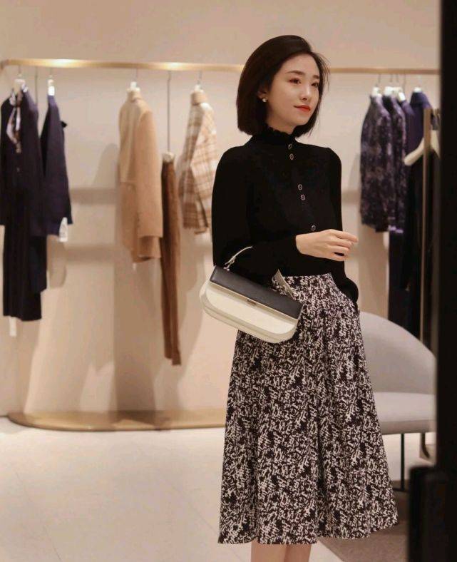 黑色|简洁大方的秋装是首选，简单又好穿，舒适感满分