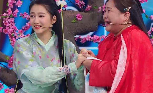 主权|关晓彤宣示主权，节目秀鹿晗的专属印戳，秀恩爱方式一般人不敢学