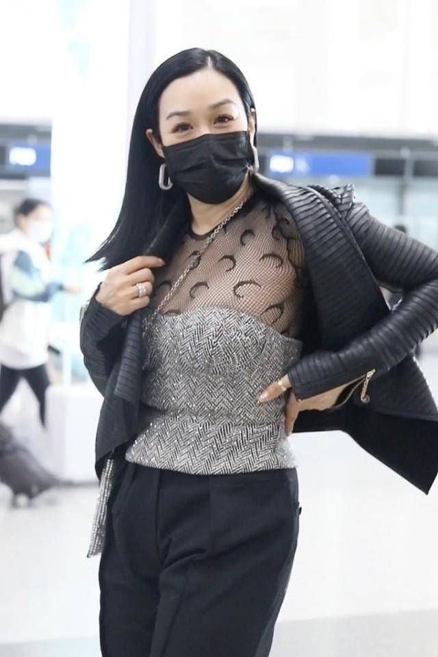 颜色|钟丽缇的身材真不赖，穿的衣服时尚还个性，一般人不敢尝试