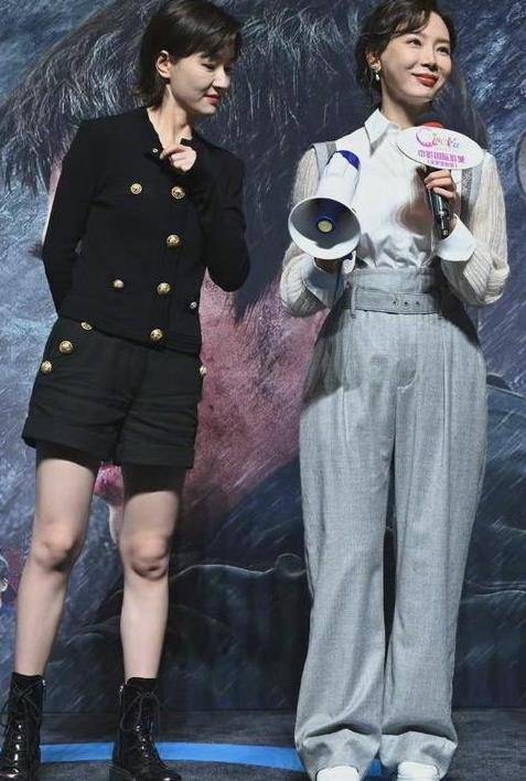 显得|陈数无修饰的脸僵硬不自然，穿长裤扎腰胯宽臀大，别营销漂亮了！