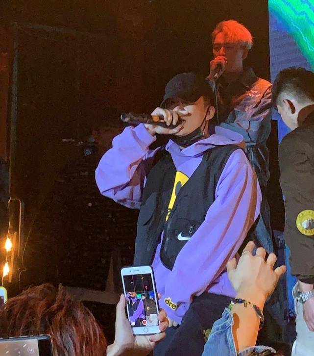 状态|李小璐被曝花钱养PGone,还穿同款秀恩爱?她曾辟谣感情状况