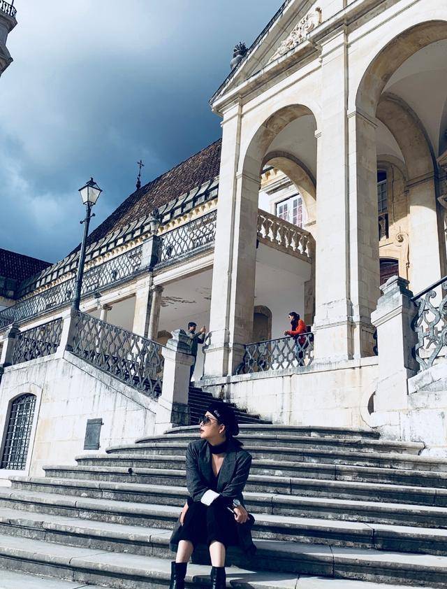 白点|殷桃也放开了，穿牛仔衬衣玩下衣失踪，还只扣一粒扣，高级又大气