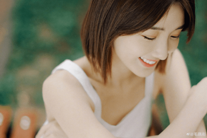 自拍|女星周五份营业来袭！金晨晒怼脸自拍太诱人，迪丽热巴秀厨艺好赞