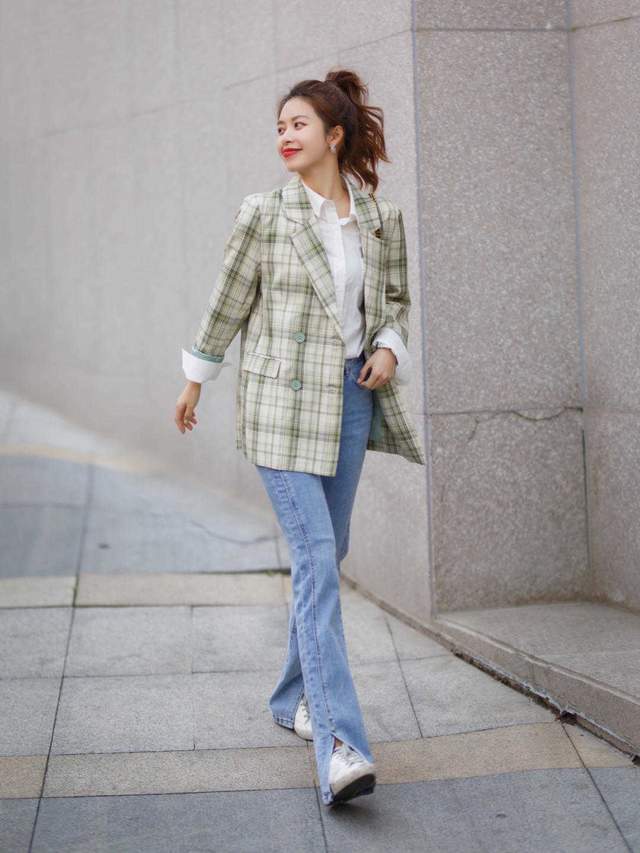 感觉|秋天不穿裙子也很浪漫，针织开始搭配牛仔裤优雅大气，高级时髦