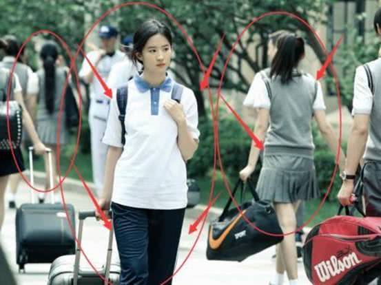 什么|有种“扮土失败”叫刘亦菲,穿廉价校服走校园,才懂啥叫气质