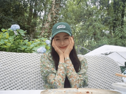 自拍|女星周五份营业来袭！金晨晒怼脸自拍太诱人，迪丽热巴秀厨艺好赞