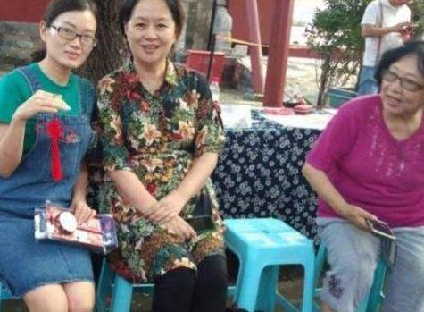 images|倪萍跟紧潮流减肥,再打扮漂亮看着就年轻点,衬得鞠萍很显老!