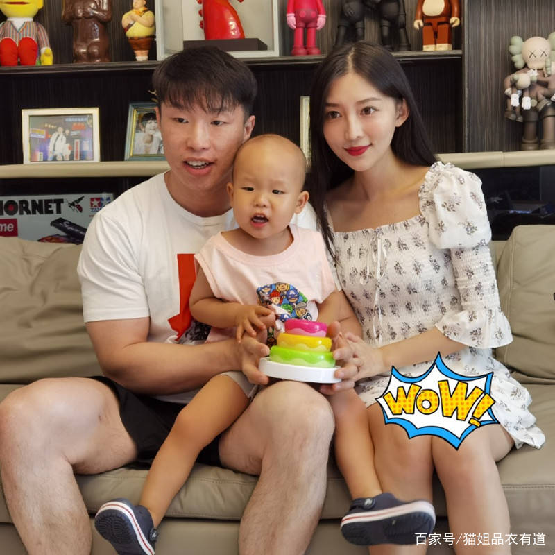 亮点|德云社烧饼老婆晒照，“网红脸”配大T恤挺甜美，看着不像俩娃妈