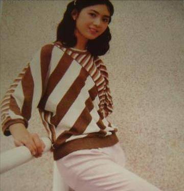 配饰|龚雪人生活得真漂亮,年轻时穿衣经典不过时,老年穿衣也时髦洋气