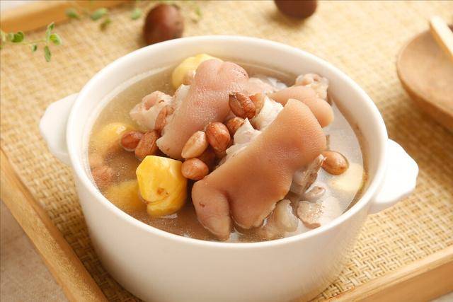 猪脚怎么做汤不油腻 fd87a8e1b457465386c433f910f953a4.jpeg