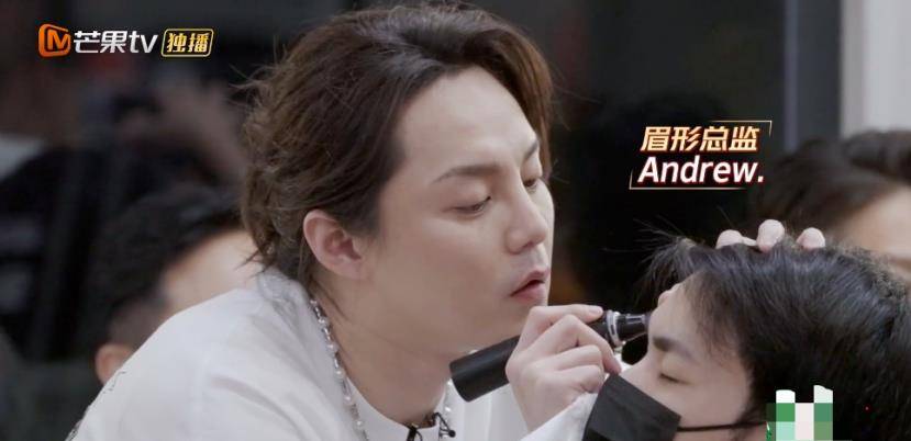 布瑞吉|《披荆斩棘的哥哥》绝活交流大会，陈小春剪发但没完全剪笑翻众人