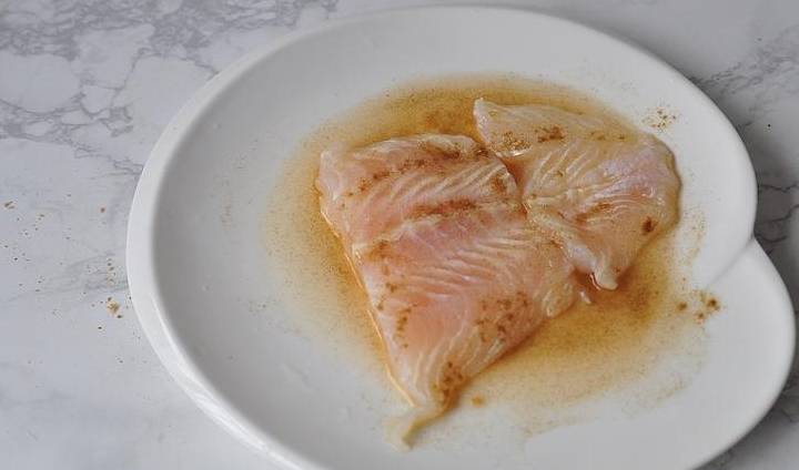 下巴|这早餐我坚持吃了两周，下巴变尖了，走路也轻盈了，不错