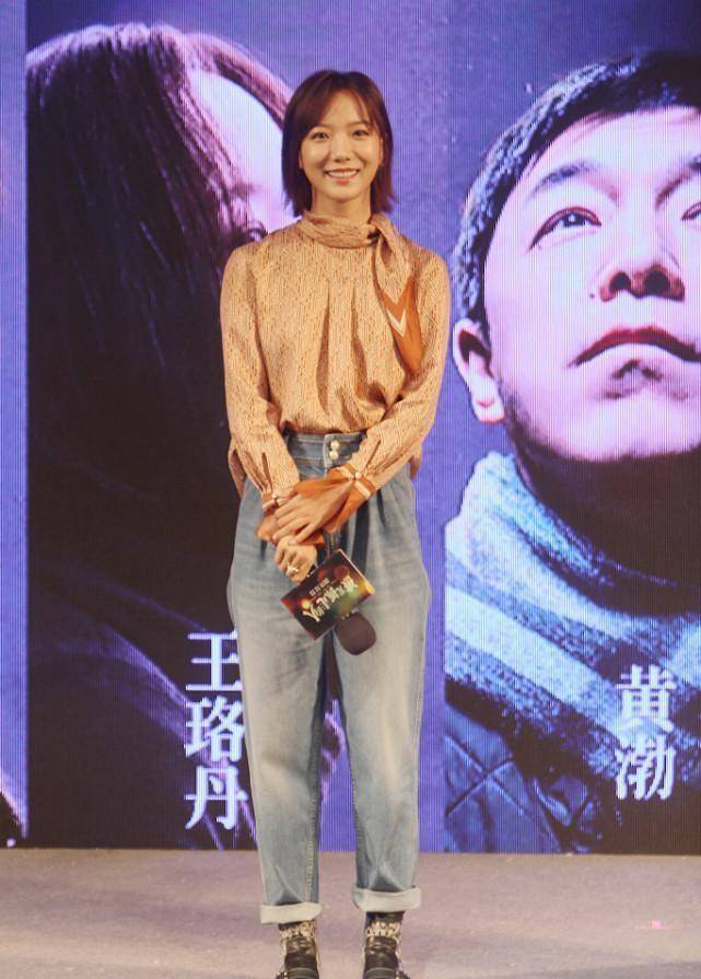 王珞丹|王珞丹和欧阳娜娜还挺反差的，相差16岁，但穿衣风格像是反过来了