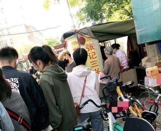 北角|天津连个店面都没有的路边摊，排队排到怀疑人生，客人却很失望