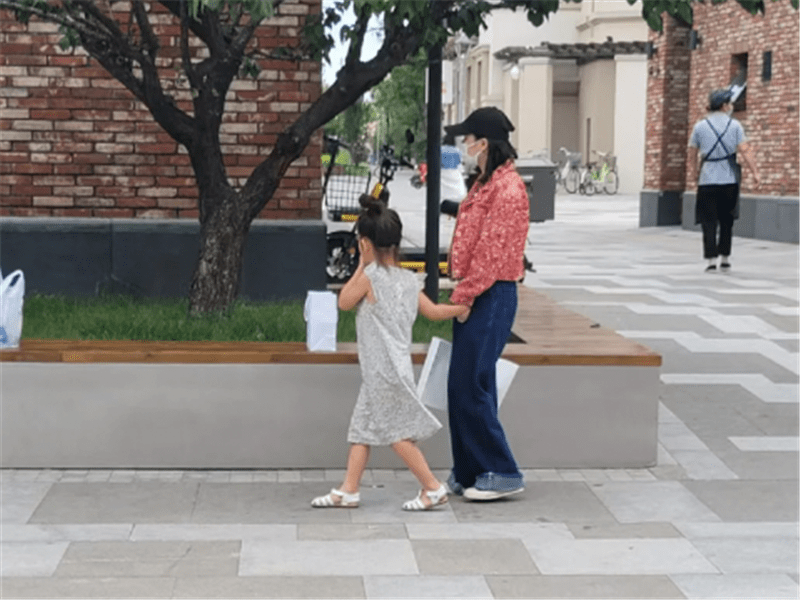 一家人|杜江和霍思燕有二胎了？一家人组团度假，一家三口变一家四口