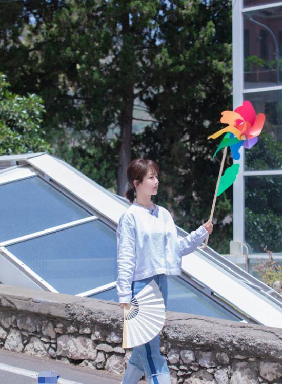 时尚|现在不流行把衬衫扎进裤子里了，试试杨紫的“三七开”，贼时髦