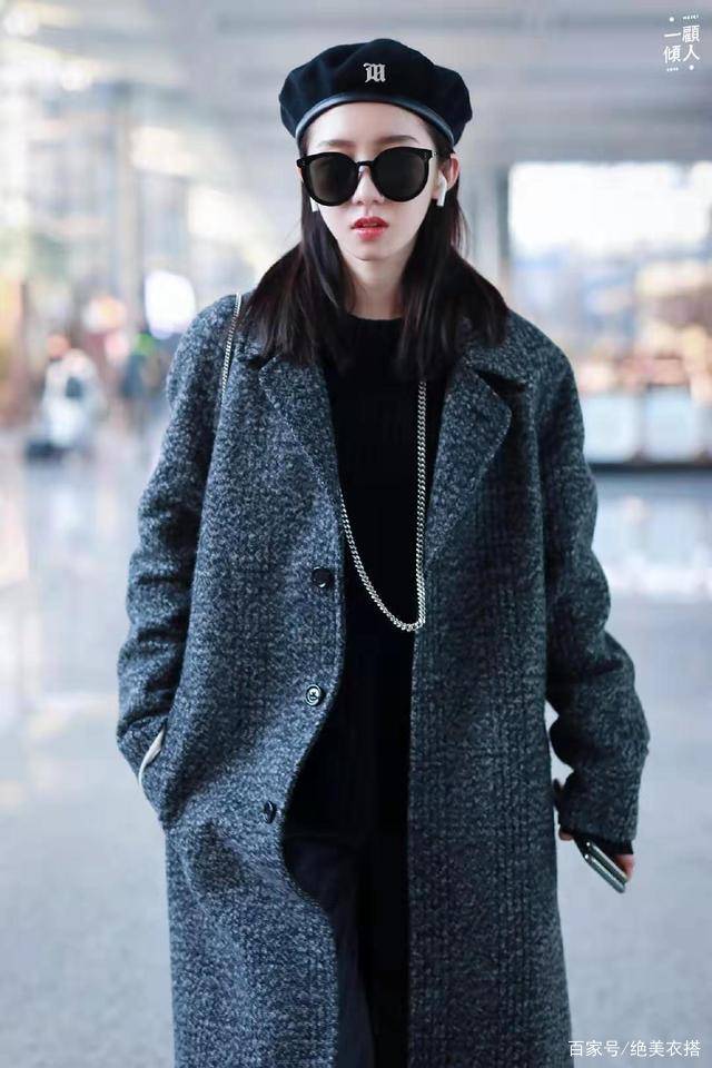 红吊带配灰色外套 597b6a2f51e74a8e9b28527d8cb272ca.jpeg
