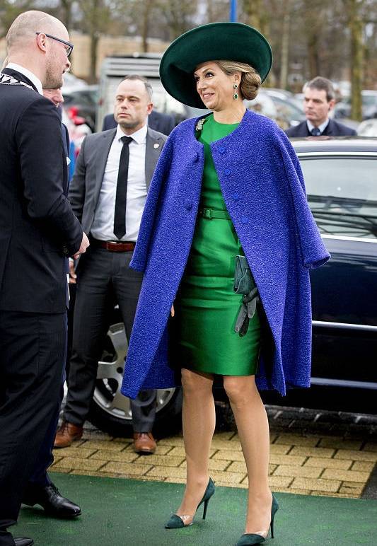 小议|荷兰王后真敢穿，姜黄配墨绿穿出高级感，40岁女人就该学学她！