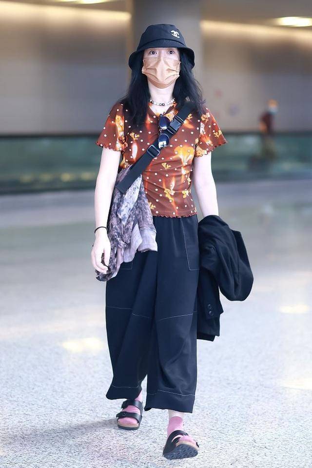 视觉|周迅带火了“不羁风”,阔腿裤配拖鞋看似邋遢,实则随性又时髦
