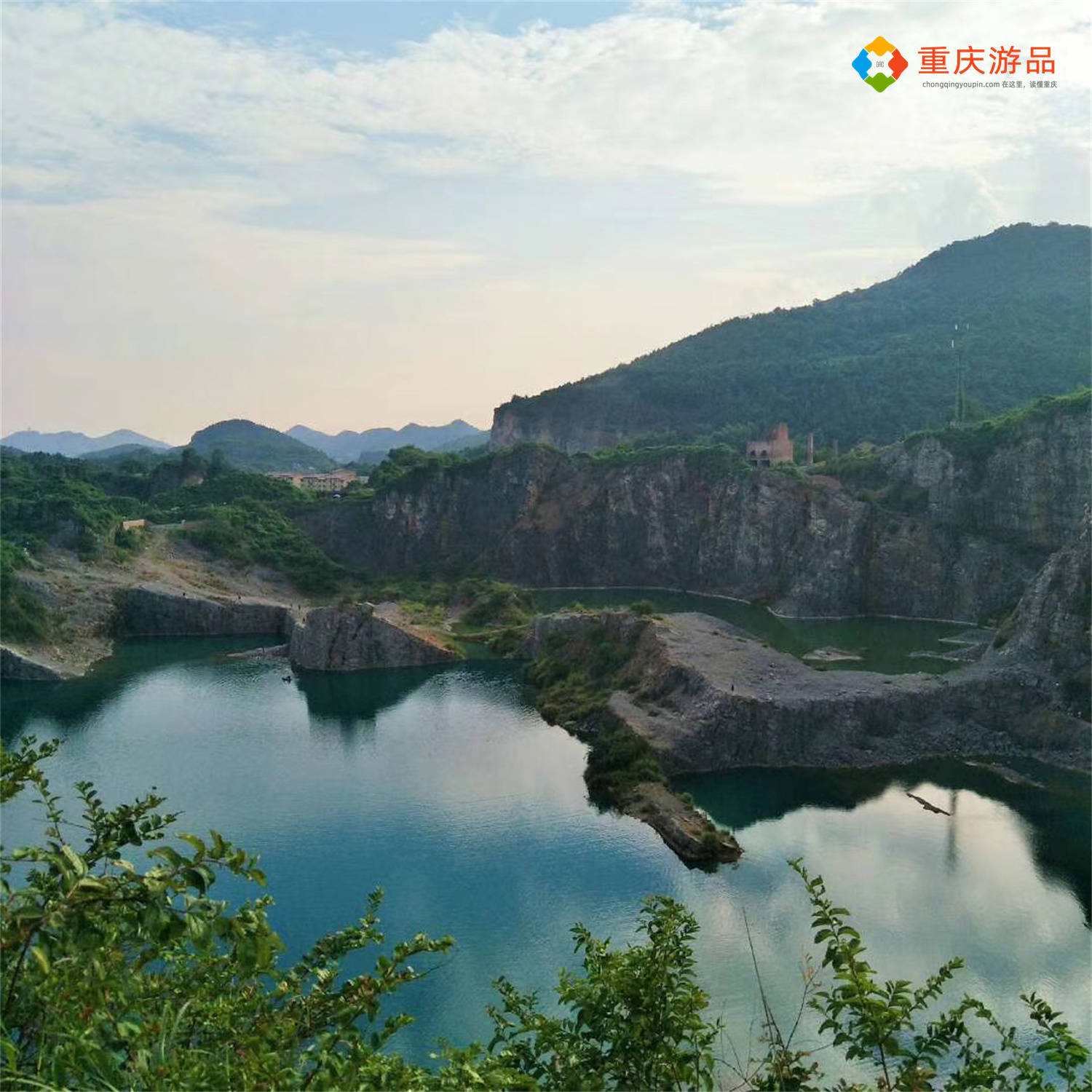 重庆渝北铜锣山，废弃矿坑变公园，网友：再也不用去九寨沟了！