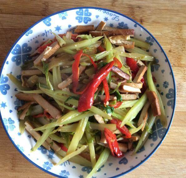 芹菜炒豆干怎么炒入味 86d9776906da4c1d8457b5f0069d7138.jpeg