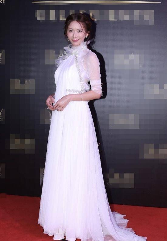 仙女|46岁林志玲魅力不减，穿一袭红色薄纱连衣裙高级减龄，气色超好