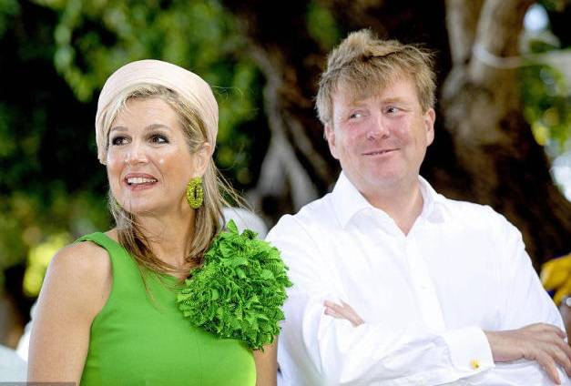 小议|荷兰王后真敢穿，姜黄配墨绿穿出高级感，40岁女人就该学学她！