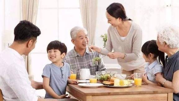 独生子|二胎家庭和独生家庭差距究竟多大？过来人坦言：后悔多生了一个