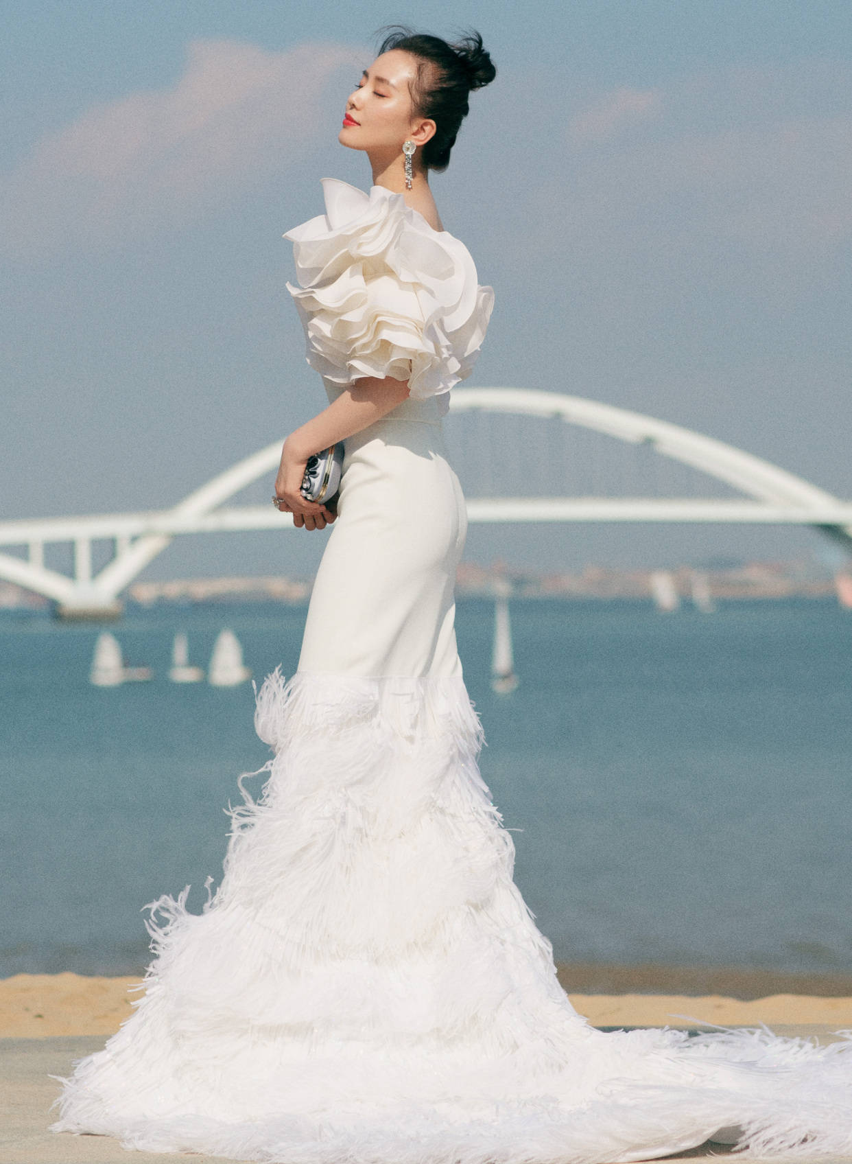 鱼尾|刘诗诗美得不敢认，一袭鱼尾裙秀勾勒超绝身材，画桃色眼影比花娇