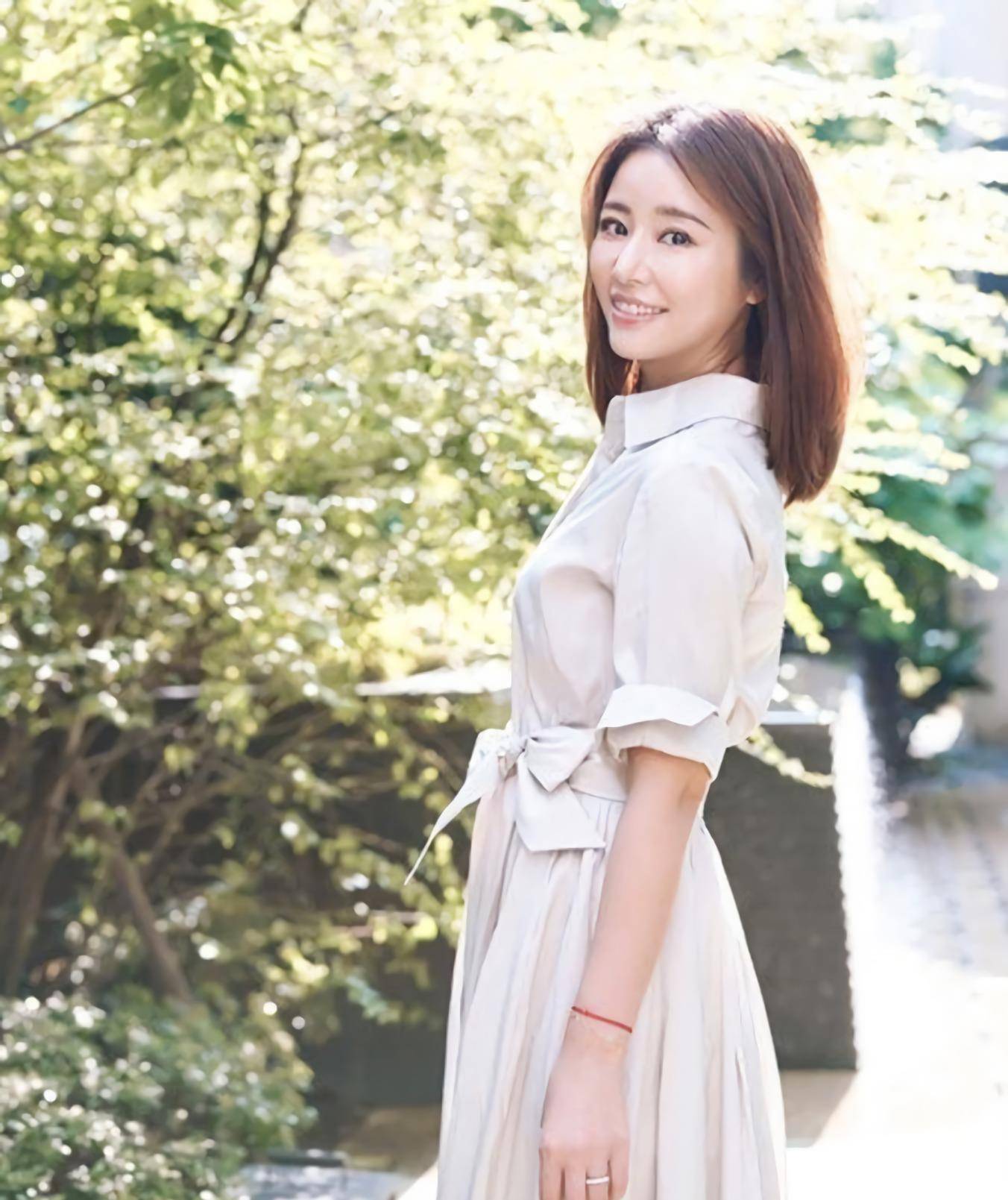 客人|林心如穿阔腿裤嫩成20岁，却被旁边的客人抢镜，不考虑出道吗？