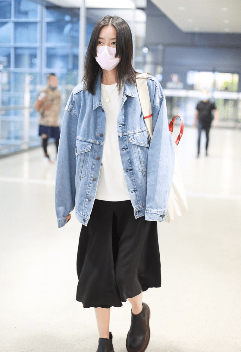 整体|高个子女生也能清新文艺，刘雯T恤配长裙，美得随性又高调