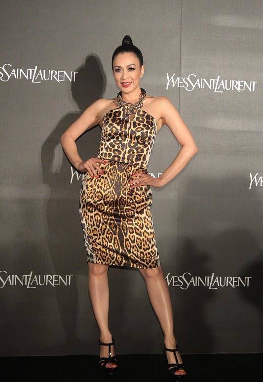 橘色|钟丽缇和柳岩虽然差10岁,但是穿衣风格很像,气质独特!