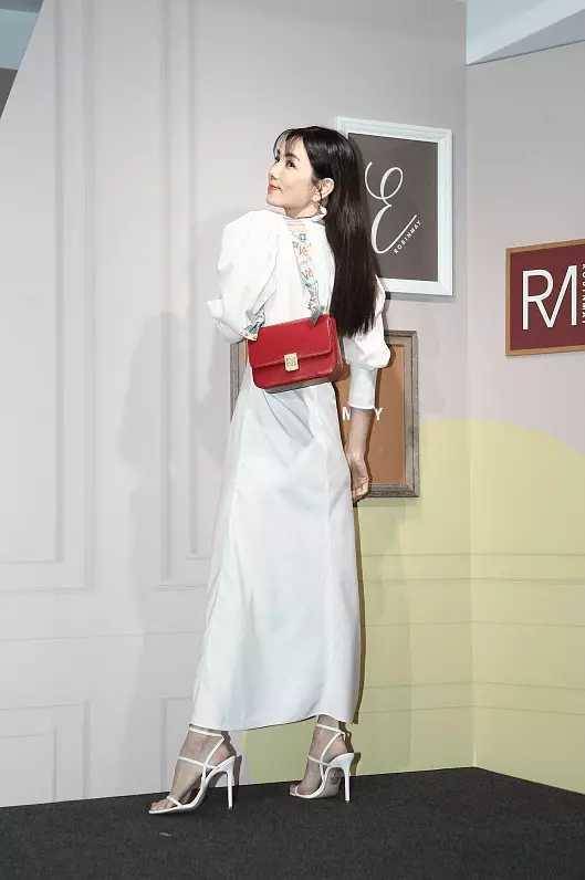 she|“人到中年”的陈嘉桦，反而越来越有女人味儿了