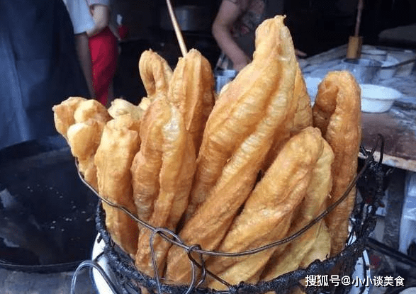 因为|给你6块钱去吃街边5种美味小吃,许多人都选第五种,你会选啥?