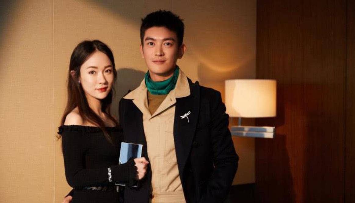 变化|杜江一家现身，嗯哼长高变化大，霍思燕再牵女孩现身二人模样神似