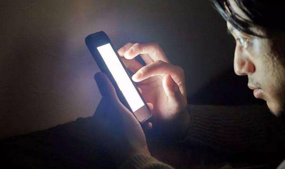 进行|晚上睡觉，身体2处不舒服要注意，或是“肝不行”的信号