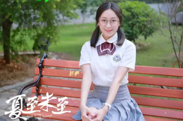 周文幸|一生一世中的90后美女：白鹿模特出道，廖银玥是西南财经大学校花