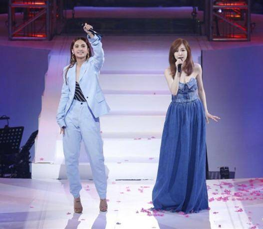 黑色|王心凌和杨丞琳同台，都穿黑白配没有年龄差距，减龄漂亮