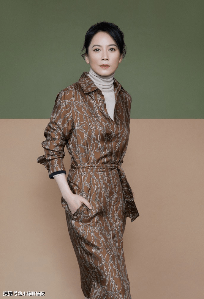服装|中年女性的气质“叠穿”法，还得跟着这些中年女明星学