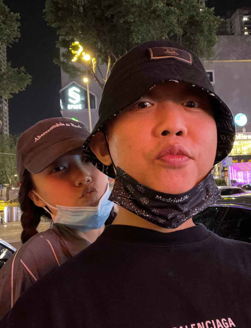 gai老婆晒日常儿子柚柚出镜冰箱上的细节体现夫妻两人现状