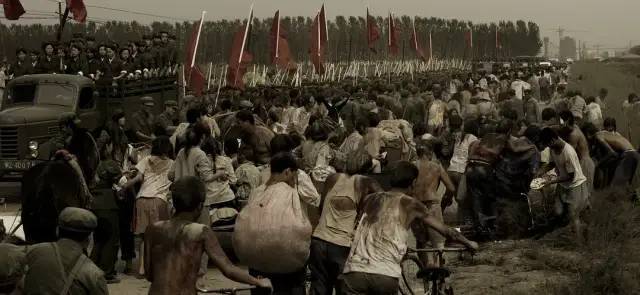 国产|难以超越的十大国产灾难片?前3名两部冯小刚,一部港片入围