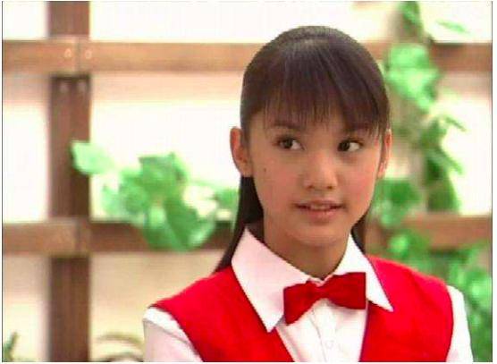 黑色|王心凌和杨丞琳同台，都穿黑白配没有年龄差距，减龄漂亮