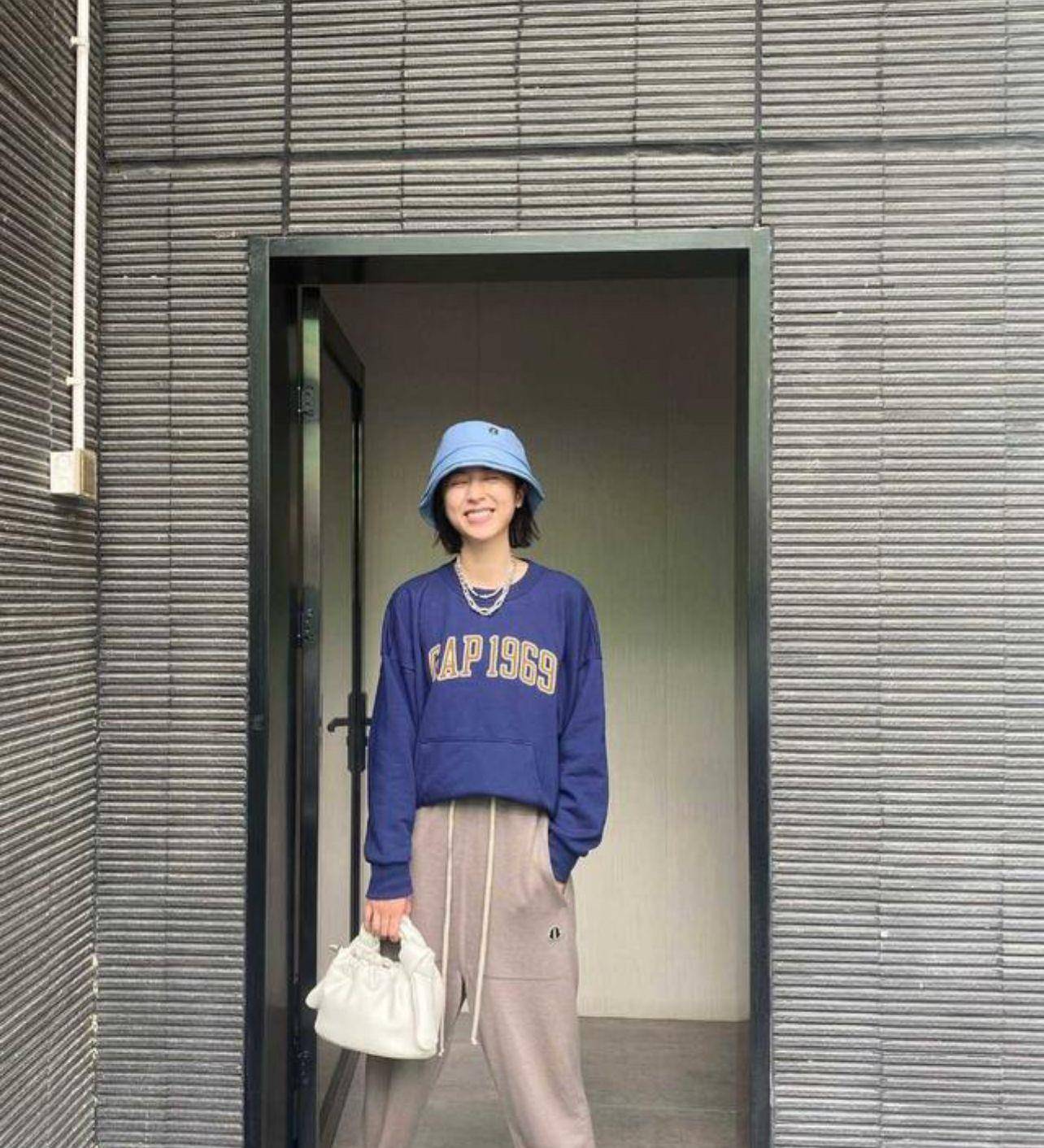 整体|开春学一学“卫衣+风衣”的穿搭,打造潮流时髦风