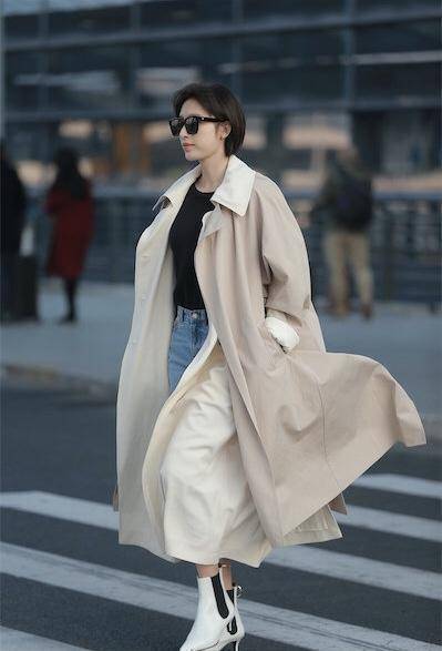 风也|波波头搭配风衣，牛仔裤走机场穿出高级感！