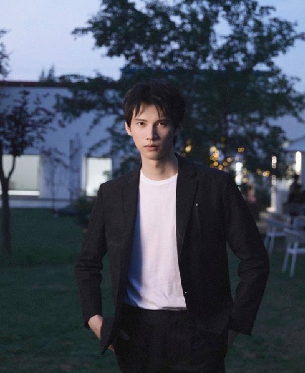 因为|周扬青和陈瑞丰约会，公开坦白自己分手的原因，直言自己并不在意