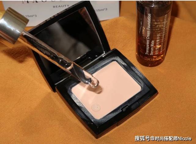 姐妹有种“口碑两极化”叫毛戈平粉膏：有人浮粉脱妆，有人画出牛奶肌