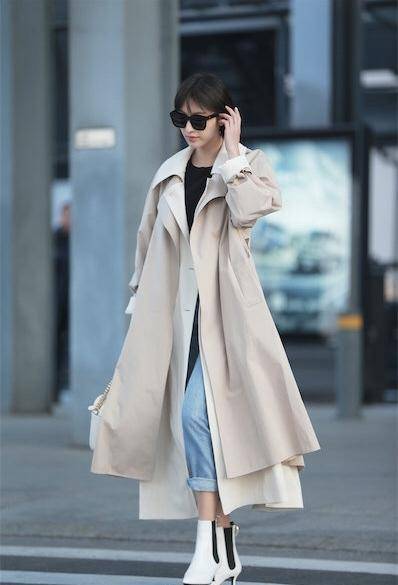 风也|波波头搭配风衣，牛仔裤走机场穿出高级感！