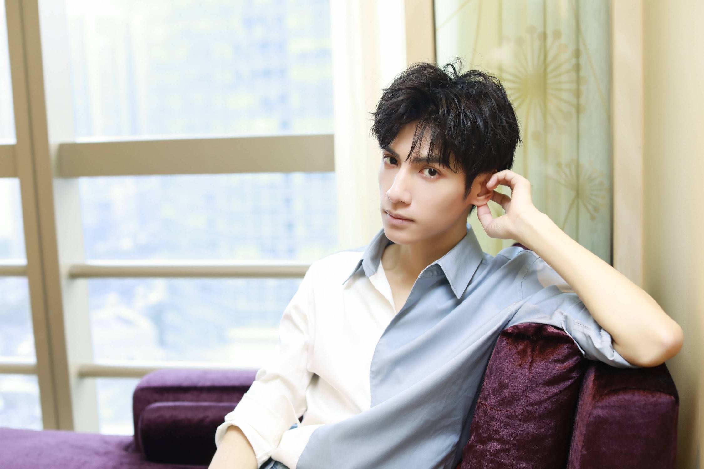 流量小生好日子到头,肖战千玺龚俊朱一龙,谁能突围?