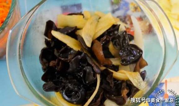 发菜|70多岁腿脚硬朗，皮肤白皙没有斑，看了她的早餐，我终于懂了