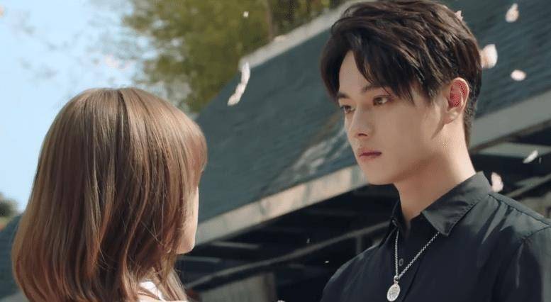 张彬彬|年度5大最差电视剧，《盗墓笔记》上榜，古力娜扎被嘲“小白甜”